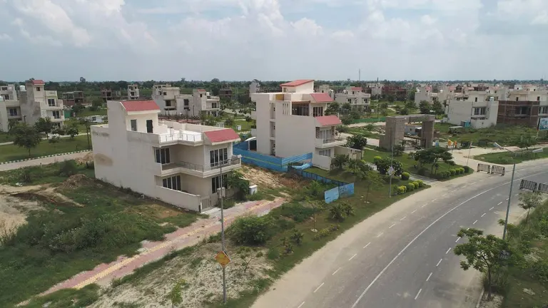 Different Sizes Residential Plots in Yamuna Expressway