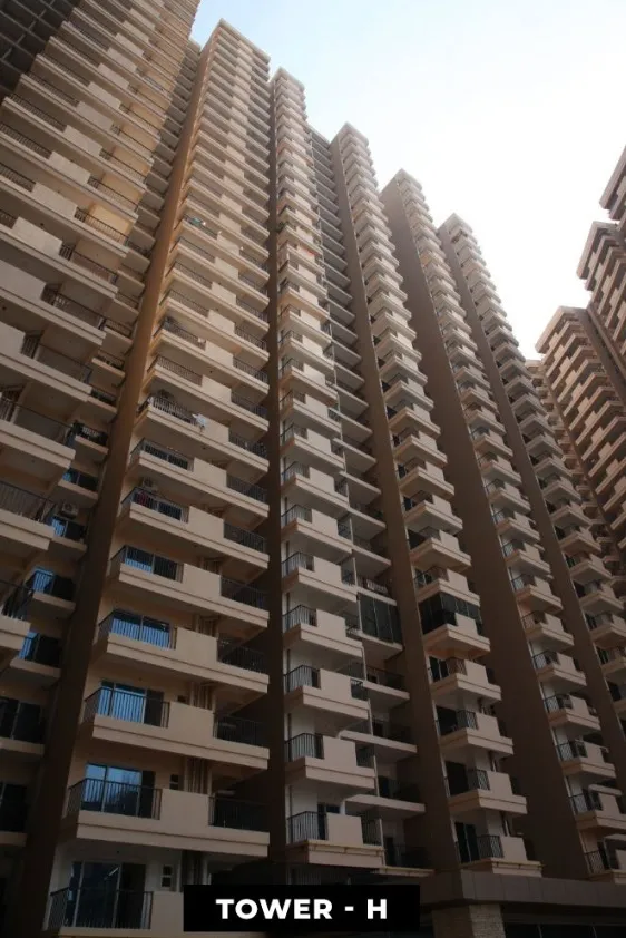 Gaur City 14th Avenue Ready to Move Flats Noida Extension