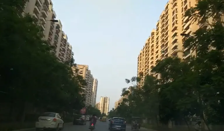 Gaur City 16th Avenue Ready to Move Apartments Noida Extension