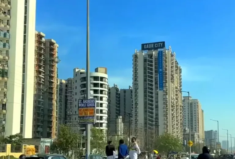 Gaur City 16th Avenue Ready to Move Flats Noida Extension
